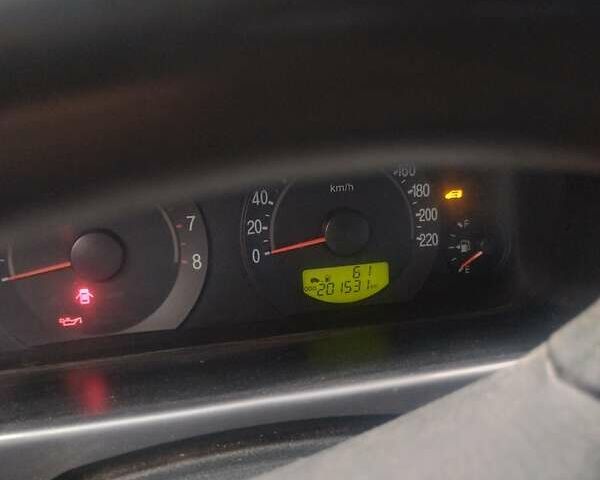 Серый Хендай Траджет, объемом двигателя 1.98 л и пробегом 200 тыс. км за 2900 $, фото 5 на Automoto.ua