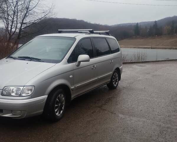 Серый Хендай Траджет, объемом двигателя 1.98 л и пробегом 200 тыс. км за 2900 $, фото 6 на Automoto.ua