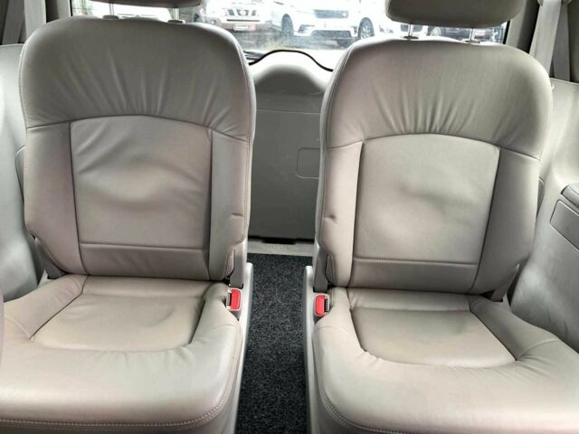 Сірий Хендай Траджет, об'ємом двигуна 2 л та пробігом 250 тис. км за 4740 $, фото 21 на Automoto.ua