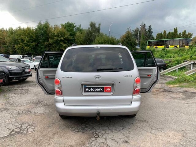 Сірий Хендай Траджет, об'ємом двигуна 2 л та пробігом 250 тис. км за 4740 $, фото 16 на Automoto.ua