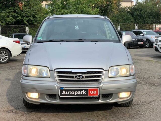 Сірий Хендай Траджет, об'ємом двигуна 2 л та пробігом 250 тис. км за 4740 $, фото 1 на Automoto.ua