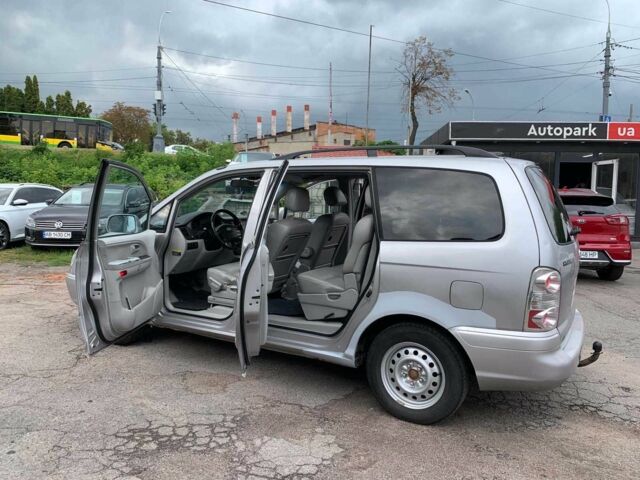 Сірий Хендай Траджет, об'ємом двигуна 2 л та пробігом 250 тис. км за 4740 $, фото 17 на Automoto.ua