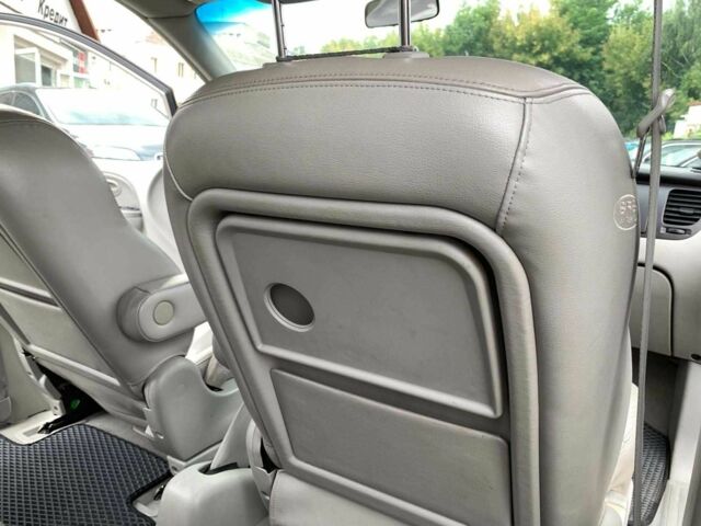 Сірий Хендай Траджет, об'ємом двигуна 2 л та пробігом 250 тис. км за 4740 $, фото 19 на Automoto.ua