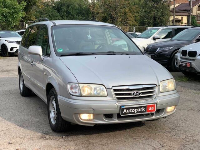 Сірий Хендай Траджет, об'ємом двигуна 2 л та пробігом 250 тис. км за 4740 $, фото 2 на Automoto.ua