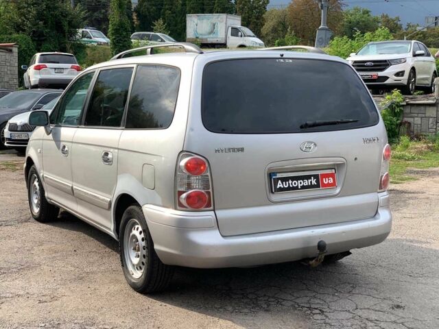 Сірий Хендай Траджет, об'ємом двигуна 2 л та пробігом 250 тис. км за 4740 $, фото 6 на Automoto.ua