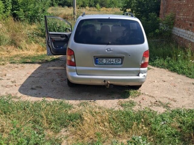 Сірий Хендай Траджет, об'ємом двигуна 2 л та пробігом 461 тис. км за 2000 $, фото 1 на Automoto.ua