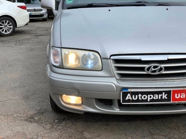 Сірий Хендай Траджет, об'ємом двигуна 2 л та пробігом 250 тис. км за 4740 $, фото 9 на Automoto.ua