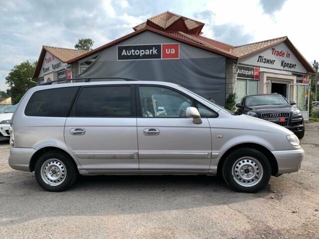 Сірий Хендай Траджет, об'ємом двигуна 2 л та пробігом 250 тис. км за 4740 $, фото 3 на Automoto.ua