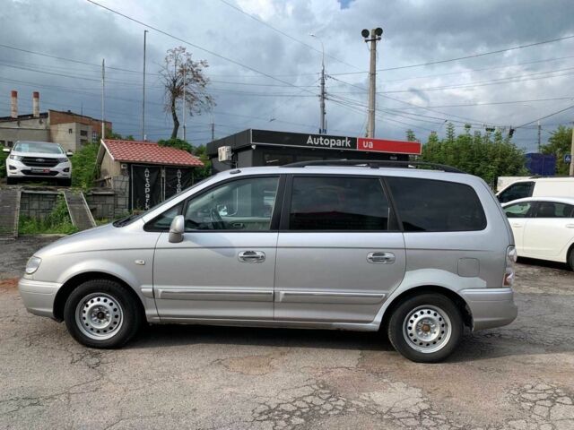 Сірий Хендай Траджет, об'ємом двигуна 2 л та пробігом 250 тис. км за 4740 $, фото 7 на Automoto.ua