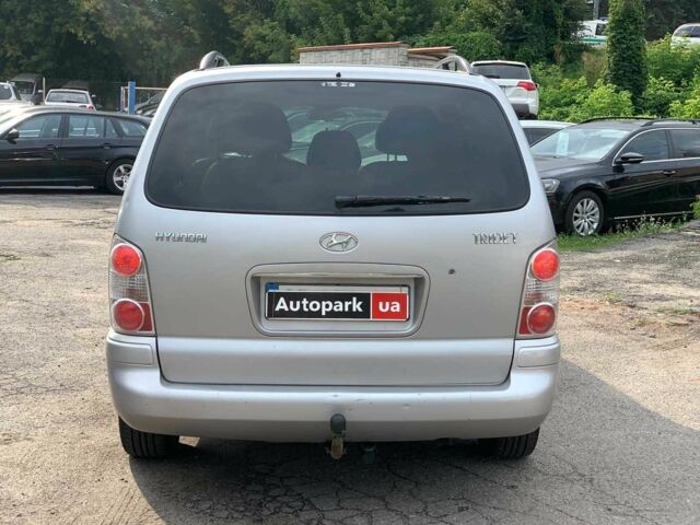 Сірий Хендай Траджет, об'ємом двигуна 2 л та пробігом 250 тис. км за 4740 $, фото 5 на Automoto.ua
