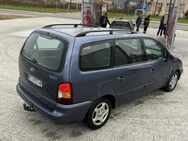 Синий Хендай Траджет, объемом двигателя 2 л и пробегом 300 тыс. км за 2100 $, фото 1 на Automoto.ua