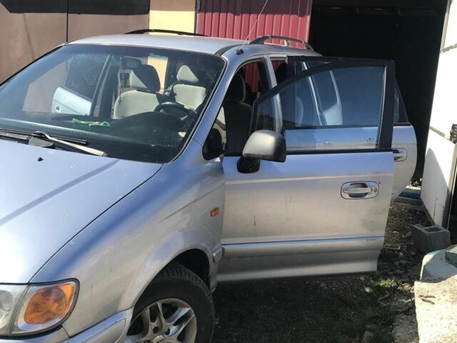 Синий Хендай Траджет, объемом двигателя 2 л и пробегом 340 тыс. км за 3200 $, фото 1 на Automoto.ua