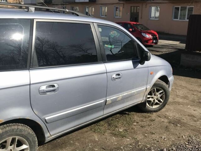 Синий Хендай Траджет, объемом двигателя 2 л и пробегом 340 тыс. км за 3200 $, фото 2 на Automoto.ua