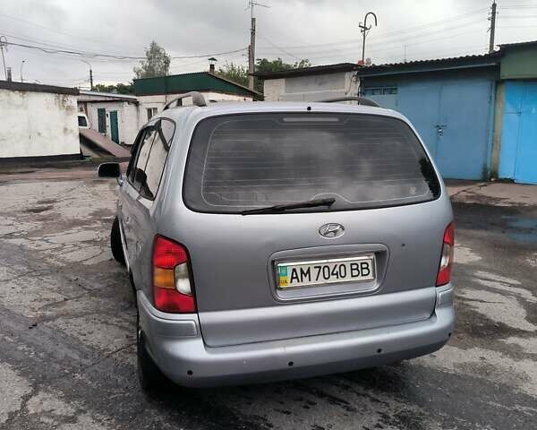 Синий Хендай Траджет, объемом двигателя 2 л и пробегом 300 тыс. км за 3900 $, фото 1 на Automoto.ua