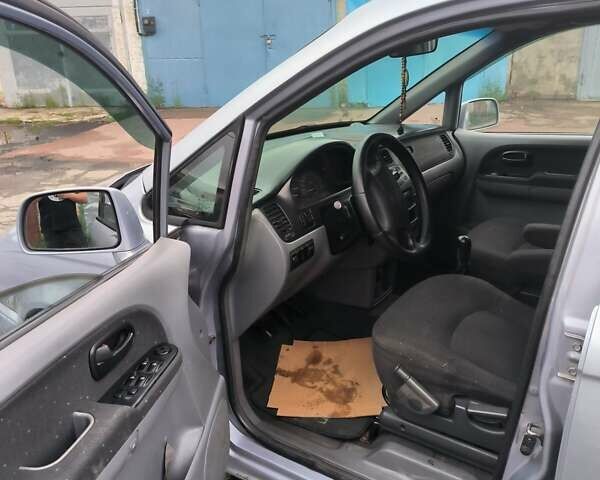 Синий Хендай Траджет, объемом двигателя 2 л и пробегом 300 тыс. км за 3900 $, фото 3 на Automoto.ua