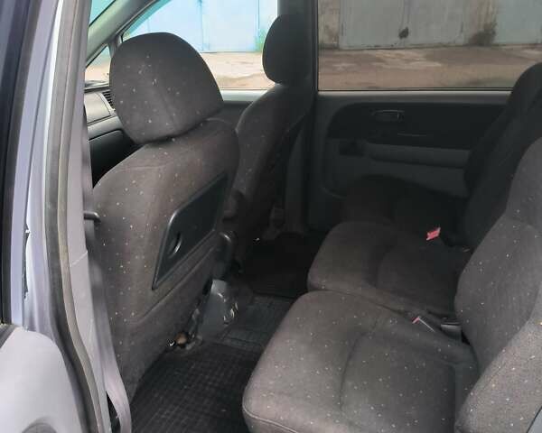 Синий Хендай Траджет, объемом двигателя 2 л и пробегом 300 тыс. км за 3900 $, фото 5 на Automoto.ua