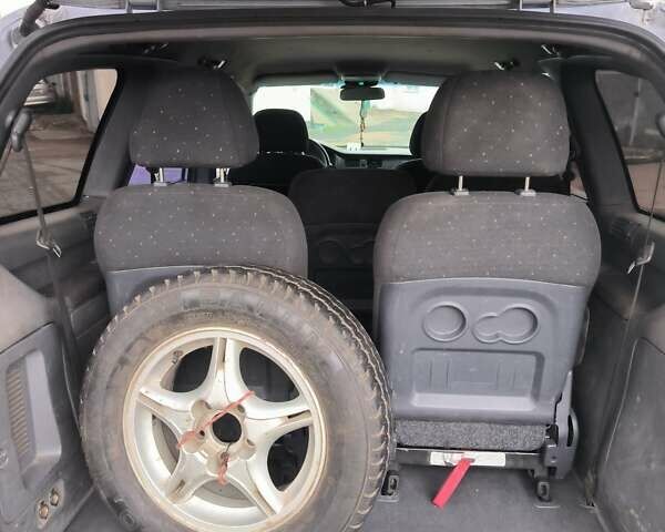 Синий Хендай Траджет, объемом двигателя 2 л и пробегом 300 тыс. км за 3900 $, фото 10 на Automoto.ua