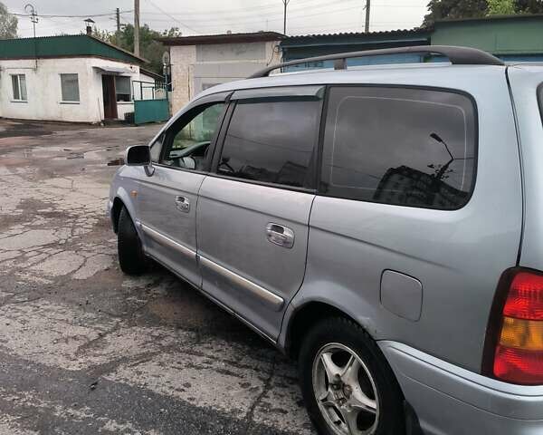 Синий Хендай Траджет, объемом двигателя 2 л и пробегом 300 тыс. км за 3900 $, фото 4 на Automoto.ua