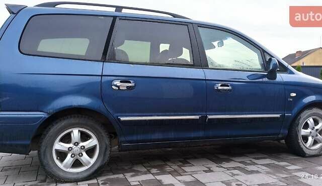 Синій Хендай Траджет, об'ємом двигуна 2 л та пробігом 390 тис. км за 2500 $, фото 1 на Automoto.ua