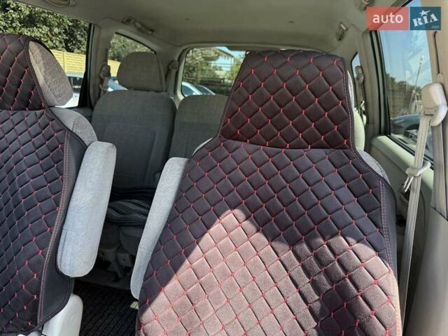 Зеленый Хендай Траджет, объемом двигателя 2 л и пробегом 260 тыс. км за 4777 $, фото 5 на Automoto.ua