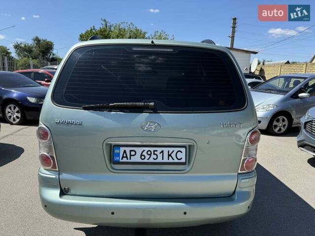 Зеленый Хендай Траджет, объемом двигателя 2 л и пробегом 260 тыс. км за 4777 $, фото 3 на Automoto.ua