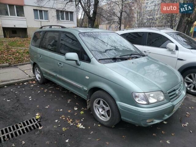 Зеленый Хендай Траджет, объемом двигателя 2 л и пробегом 400 тыс. км за 2900 $, фото 1 на Automoto.ua