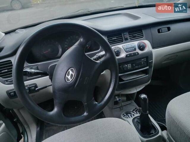 Зеленый Хендай Траджет, объемом двигателя 2 л и пробегом 400 тыс. км за 2900 $, фото 8 на Automoto.ua