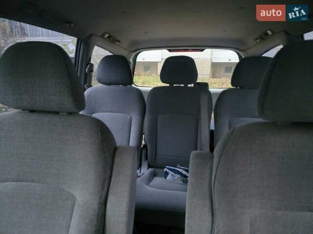 Зеленый Хендай Траджет, объемом двигателя 2 л и пробегом 400 тыс. км за 2900 $, фото 9 на Automoto.ua