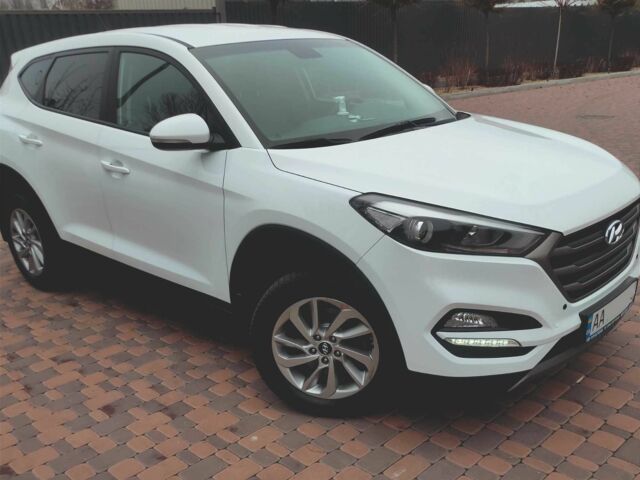 Белый Хендай Туксон, объемом двигателя 2 л и пробегом 76 тыс. км за 19600 $, фото 3 на Automoto.ua