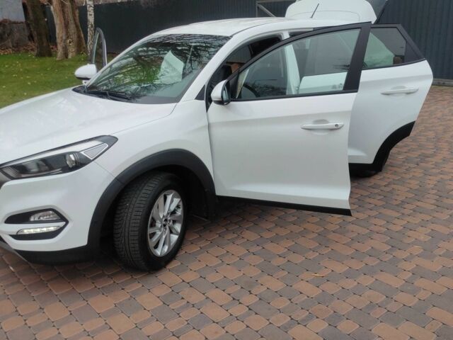 Белый Хендай Туксон, объемом двигателя 2 л и пробегом 76 тыс. км за 19600 $, фото 7 на Automoto.ua