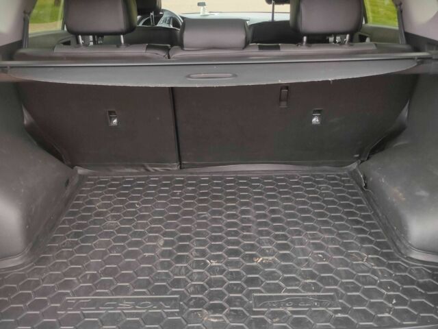 Белый Хендай Туксон, объемом двигателя 2 л и пробегом 76 тыс. км за 19300 $, фото 15 на Automoto.ua