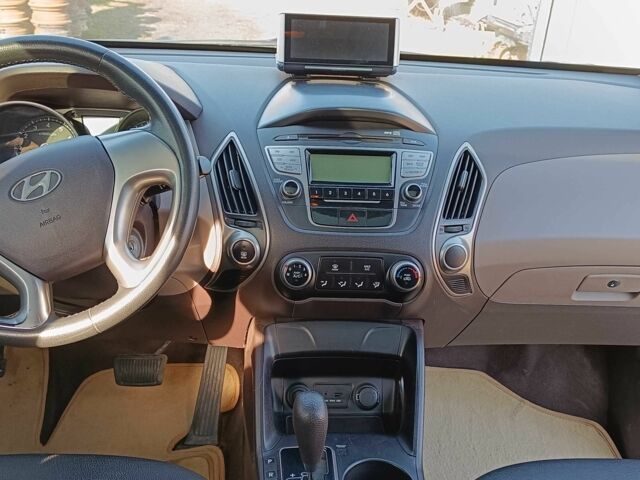 Білий Хендай Туксон, об'ємом двигуна 2 л та пробігом 120 тис. км за 11500 $, фото 3 на Automoto.ua