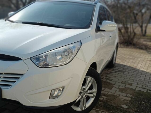 Білий Хендай Туксон, об'ємом двигуна 2 л та пробігом 120 тис. км за 11500 $, фото 14 на Automoto.ua
