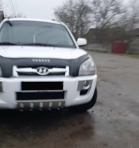 Белый Хендай Туксон, объемом двигателя 1.99 л и пробегом 191 тыс. км за 9300 $, фото 21 на Automoto.ua