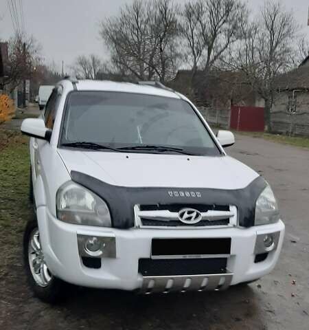 Белый Хендай Туксон, объемом двигателя 1.99 л и пробегом 191 тыс. км за 9300 $, фото 8 на Automoto.ua