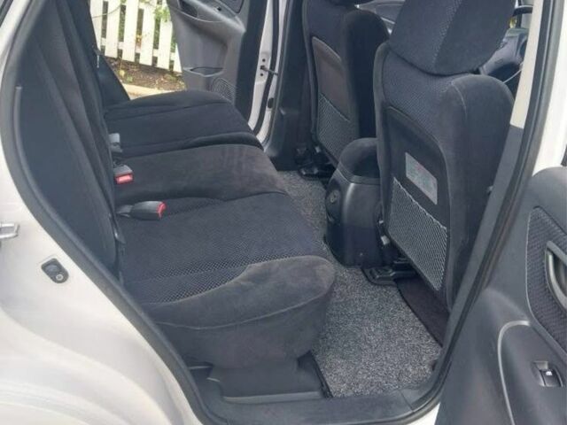 Белый Хендай Туксон, объемом двигателя 2 л и пробегом 120 тыс. км за 9600 $, фото 14 на Automoto.ua