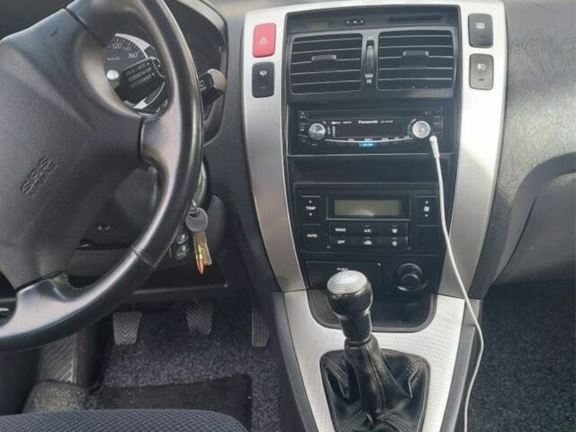 Белый Хендай Туксон, объемом двигателя 2 л и пробегом 120 тыс. км за 9600 $, фото 9 на Automoto.ua