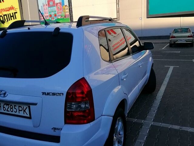 Білий Хендай Туксон, об'ємом двигуна 2 л та пробігом 228 тис. км за 7500 $, фото 10 на Automoto.ua