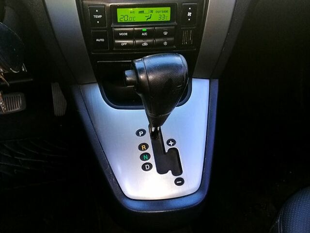 Білий Хендай Туксон, об'ємом двигуна 2 л та пробігом 228 тис. км за 7500 $, фото 8 на Automoto.ua