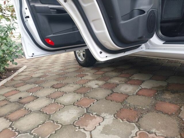 Белый Хендай Туксон, объемом двигателя 2 л и пробегом 120 тыс. км за 9600 $, фото 15 на Automoto.ua