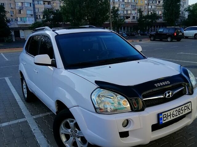 Білий Хендай Туксон, об'ємом двигуна 2 л та пробігом 228 тис. км за 7500 $, фото 12 на Automoto.ua