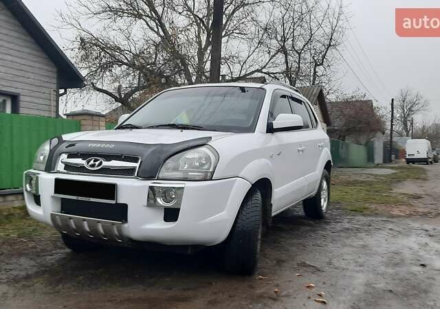 Белый Хендай Туксон, объемом двигателя 1.99 л и пробегом 191 тыс. км за 9300 $, фото 20 на Automoto.ua
