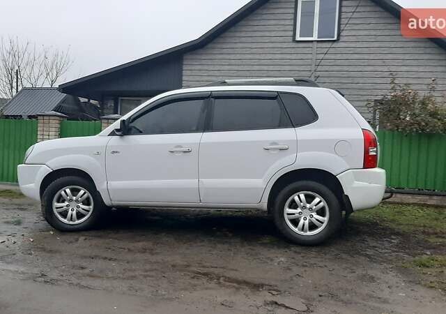 Белый Хендай Туксон, объемом двигателя 1.99 л и пробегом 191 тыс. км за 9300 $, фото 17 на Automoto.ua