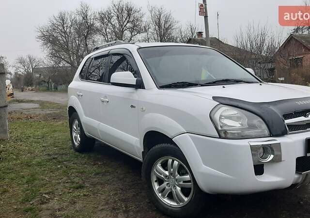 Белый Хендай Туксон, объемом двигателя 1.99 л и пробегом 191 тыс. км за 9300 $, фото 15 на Automoto.ua