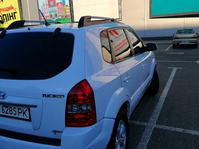 Білий Хендай Туксон, об'ємом двигуна 2 л та пробігом 228 тис. км за 7500 $, фото 9 на Automoto.ua