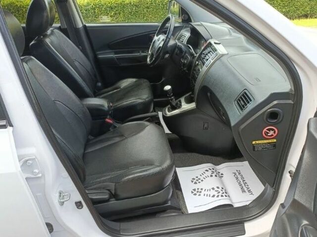 Белый Хендай Туксон, объемом двигателя 2 л и пробегом 192 тыс. км за 2227 $, фото 10 на Automoto.ua