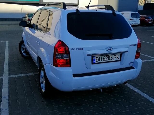Білий Хендай Туксон, об'ємом двигуна 2 л та пробігом 228 тис. км за 7500 $, фото 11 на Automoto.ua