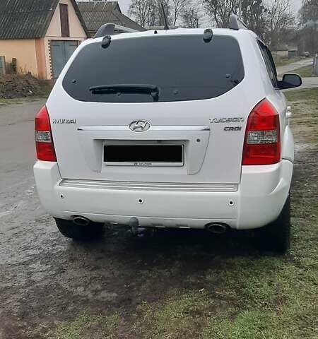 Белый Хендай Туксон, объемом двигателя 1.99 л и пробегом 191 тыс. км за 9300 $, фото 1 на Automoto.ua