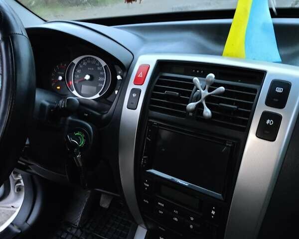 Белый Хендай Туксон, объемом двигателя 1.99 л и пробегом 191 тыс. км за 9300 $, фото 14 на Automoto.ua