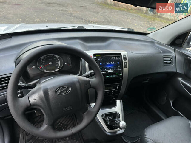 Белый Хендай Туксон, объемом двигателя 2 л и пробегом 221 тыс. км за 7700 $, фото 16 на Automoto.ua